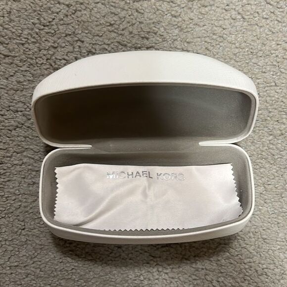 Michael Kors sunglasses case white like new - Picture 3 of 7